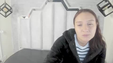 Snapshot of _alaia_collway_ chatting on March 7, 12:01 pm Alaia online show from March 7, 12:01 pm