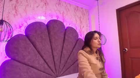 Snapshot of _alaia_collway_ chatting on September 20, 11:55 am Alaia online show from September 20, 11:55 am