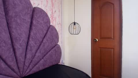 Snapshot of _alaia_collway_ chatting on October 14, 12:17 pm Alaia online show from October 14, 12:17 pm