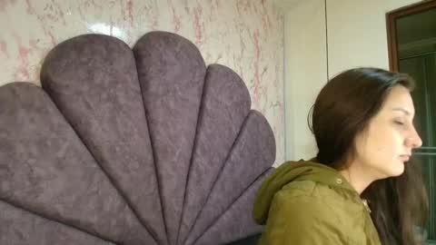 Snapshot of _alaia_collway_ chatting on November 10, 11:42 am Alaia online show from November 10, 11:42 am