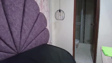 Snapshot of _alaia_collway_ chatting on November 19, 12:05 pm Alaia online show from November 19, 12:05 pm