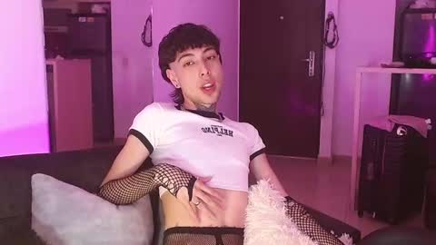 _alexblunt_ online show from December 12, 6:14 am