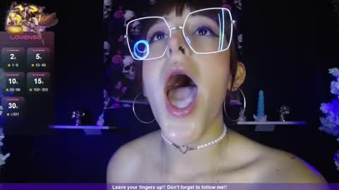 Snapshot of _alhanna chatting on October 15, 10:43 pm Alhanna online show from October 15, 10:43 pm