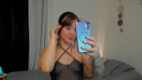 Snapshot of _alicelewis chatting on November 17, 10:43 am Alice online show from November 17, 10:43 am