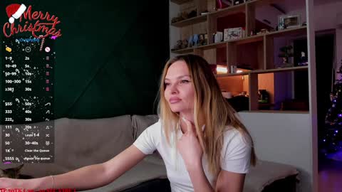 Mia online show from December 25, 3:38 pm