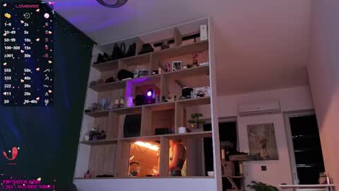 Mia online show from February 14, 4:09 pm