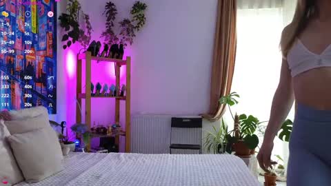 Mia online show from April 22, 1:45 pm