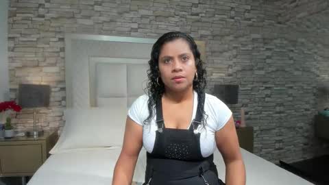 Snapshot of _amber__rose chatting on February 23, 8:06 pm A M B E R online show from February 23, 8:06 pm