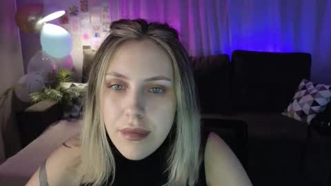 Snapshot of _amymoore_ chatting on February 9, 1:53 am _amymoore_ online show from February 9, 1:53 am