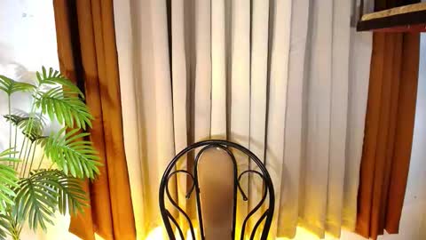 Snapshot of _amyspanks18_ chatting on October 22, 4:51 pm Amy online show from October 22, 4:51 pm