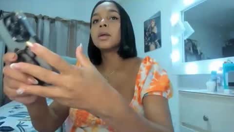 Snapshot of _analia chatting on April 28, 1:04 am Analia online show from April 28, 1:04 am
