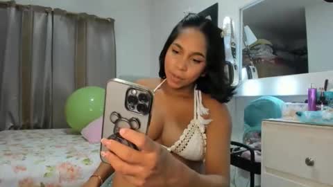 Snapshot of _analia chatting on June 10, 1:17 am Analia online show from June 10, 1:17 am