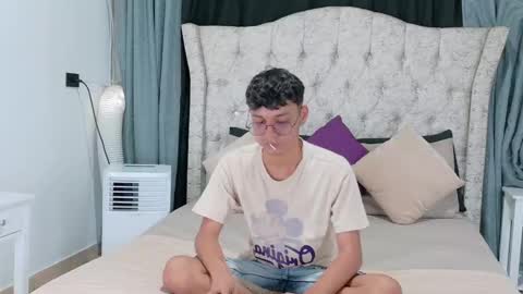 Snapshot of _andrew_williams chatting on December 13, 7:10 pm Andres online show from December 13, 7:10 pm