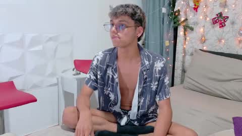 Snapshot of _andrew_williams chatting on December 21, 10:30 pm Andres online show from December 21, 10:30 pm