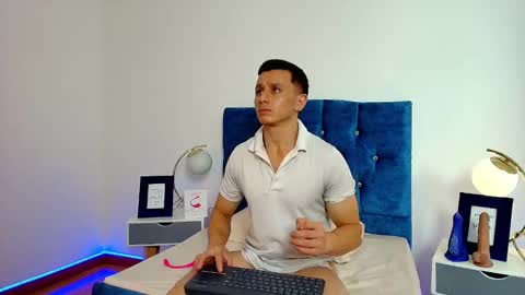 _andrewfalcon2 online show from February 7, 12:39 pm