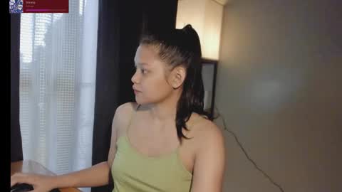 Snapshot of _ann1e_ chatting on February 10, 6:50 am annie . online show from February 10, 6:50 am