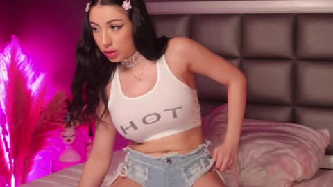 Snapshot of _anna_bloom chatting on February 23, 2:40 am Anna online show from February 23, 2:40 am