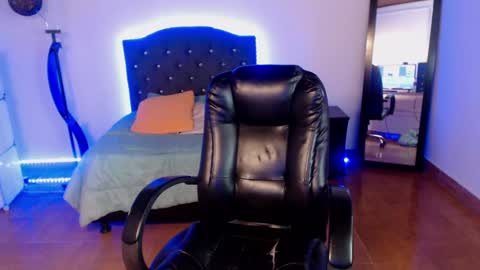 Anne online show from December 17, 7:48 pm