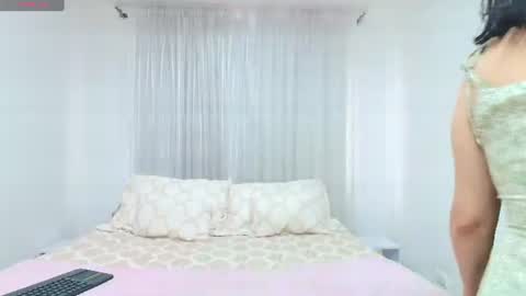 Snapshot of _annie_thomson_ chatting on July 16, 8:48 pm Melissa online show from July 16, 8:48 pm
