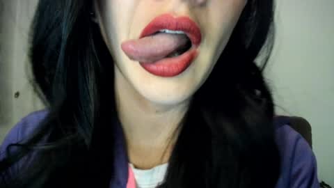 Snapshot of _antomouth_paradise chatting on December 2, 11:18 pm antonia online show from December 2, 11:18 pm