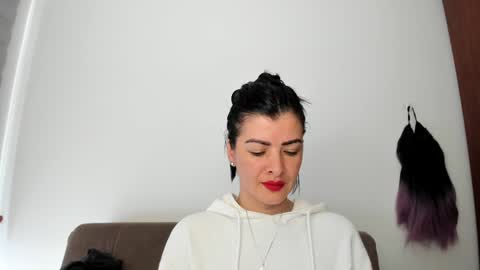 Snapshot of _antomouth_paradise chatting on December 4, 3:43 pm antonia online show from December 4, 3:43 pm