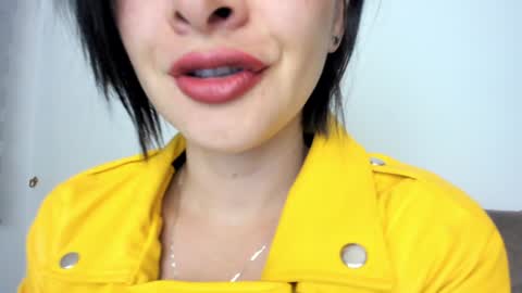 Snapshot of _antomouth_paradise chatting on December 12, 10:24 am antonia online show from December 12, 10:24 am