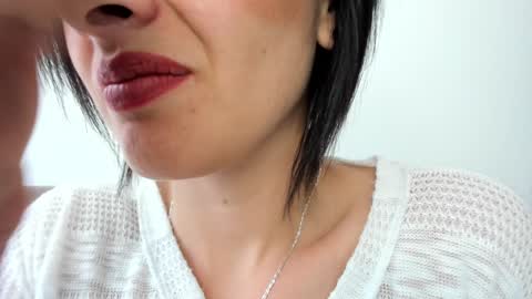 Snapshot of _antomouth_paradise chatting on December 12, 5:37 pm antonia online show from December 12, 5:37 pm