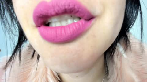 Snapshot of _antomouth_paradise chatting on December 17, 10:34 am antonia online show from December 17, 10:34 am