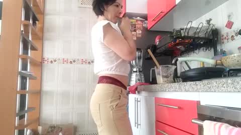 Snapshot of _antomouth_paradise chatting on December 21, 2:15 pm antonia online show from December 21, 2:15 pm