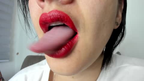 Snapshot of _antomouth_paradise chatting on December 24, 10:22 am antonia online show from December 24, 10:22 am