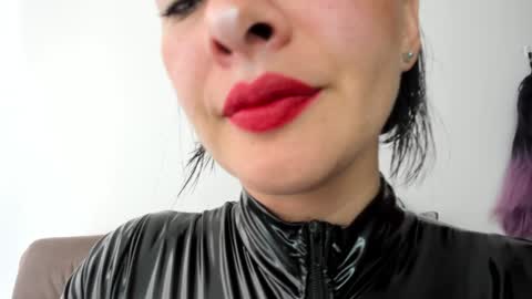 Snapshot of _antomouth_paradise chatting on December 26, 4:58 pm antonia online show from December 26, 4:58 pm