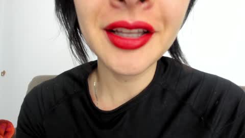 Snapshot of _antomouth_paradise chatting on December 30, 10:43 am antonia online show from December 30, 10:43 am