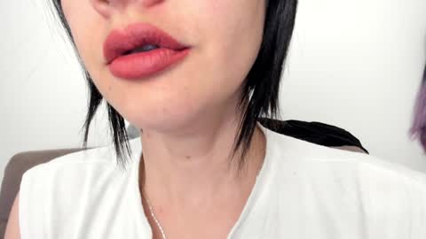 Snapshot of _antomouth_paradise chatting on January 22, 9:57 am antonia online show from January 22, 9:57 am