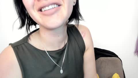 Snapshot of _antomouth_paradise chatting on January 23, 12:14 am antonia online show from January 23, 12:14 am