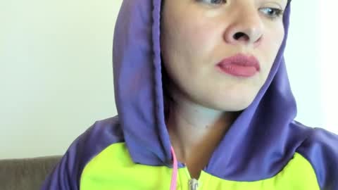 Snapshot of _antomouth_paradise chatting on February 6, 9:49 pm antonia online show from February 6, 9:49 pm