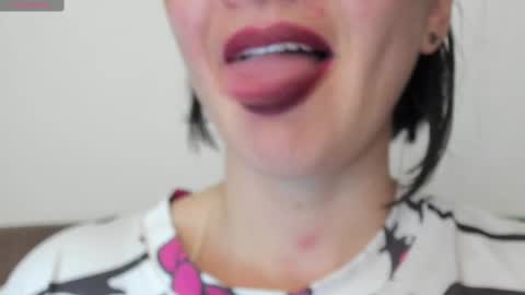 Snapshot of _antomouth_paradise chatting on February 20, 11:32 pm antonia online show from February 20, 11:32 pm