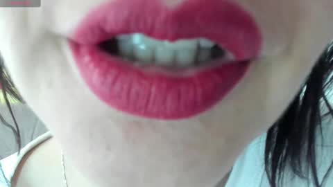 Snapshot of _antomouth_paradise chatting on March 4, 12:55 pm antonia online show from March 4, 12:55 pm