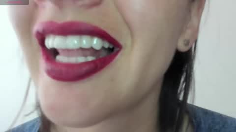 Snapshot of _antomouth_paradise chatting on November 16, 4:56 pm antonia online show from November 16, 4:56 pm