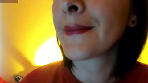 Snapshot of _antomouth_paradise chatting on December 4, 1:53 pm antonia online show from December 4, 1:53 pm