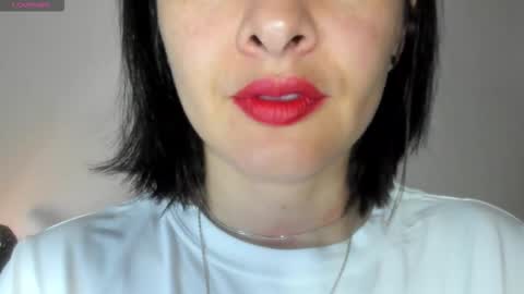 Snapshot of _antomouth_paradise chatting on December 5, 12:47 pm antonia online show from December 5, 12:47 pm