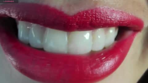 Snapshot of _antomouth_paradise chatting on December 18, 1:28 pm antonia online show from December 18, 1:28 pm