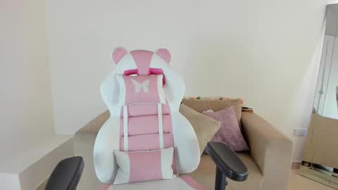    online show from February 17, 4:04 pm