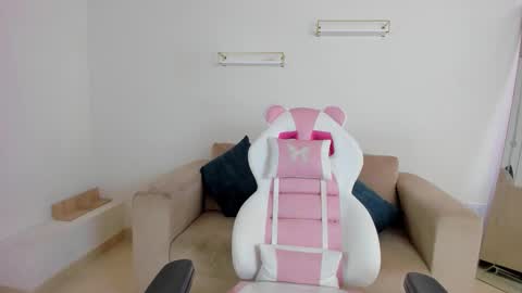    online show from November 20, 12:16 pm