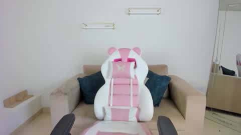    online show from January 16, 12:20 pm