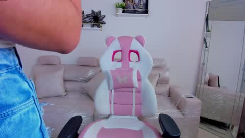    online show from April 16, 12:39 pm