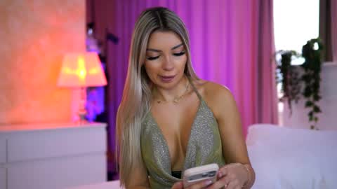 Arielle online show from December 3, 10:02 am