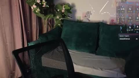 _ash_leyy_ online show from October 12, 1:37 am