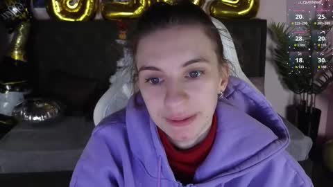 _ash_leyy_ online show from December 17, 1:33 am