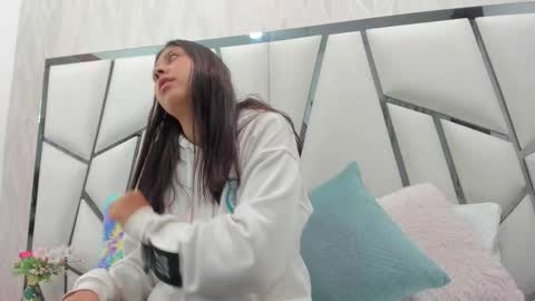 Aura online show from February 27, 3:06 am