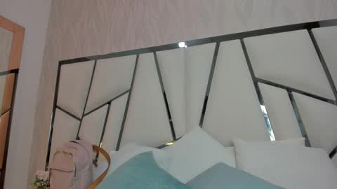 Aura online show from March 5, 3:13 am